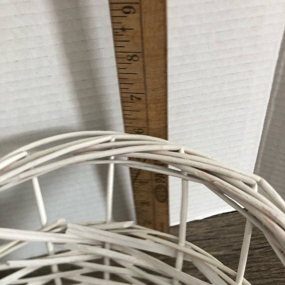 Vtg White Wicker Basket - Picture 11 of 13